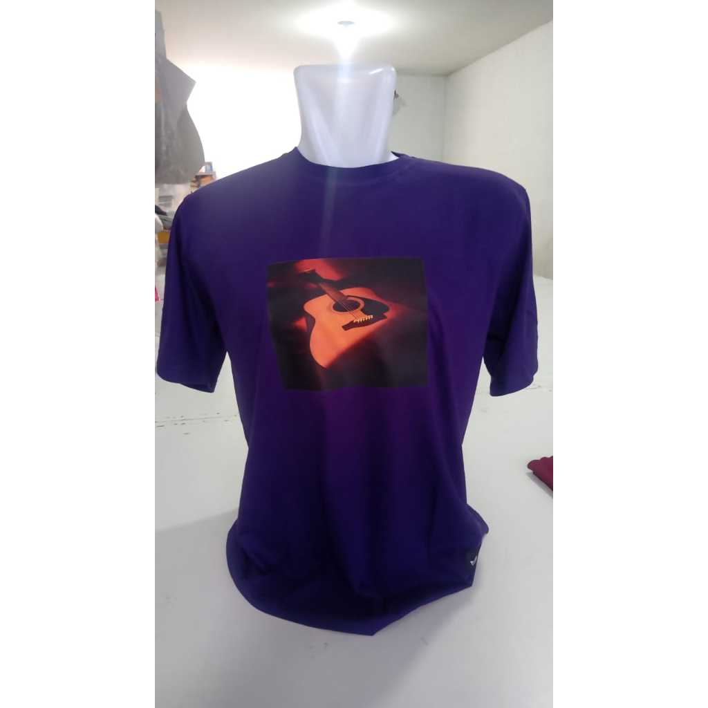 Kaos Oblong Dewasa Warna Ungu Tua Gambar DTF Gitar Akustik