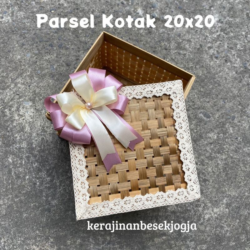 

PARSEL KOTAK 20X20 RENDA HIAS | kotak makanan hampers seserahan box hantaran box kue seserahan jogja lamaran jogja