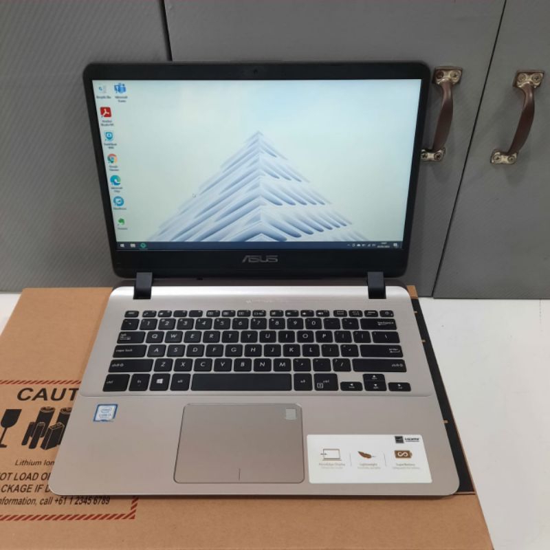 Laptop Asus VivoBook A407UA Intel Core i3 - 6006U Ram 4Gb/HDD 1TB/SSD 256Gb Intel Hd Graphics 520