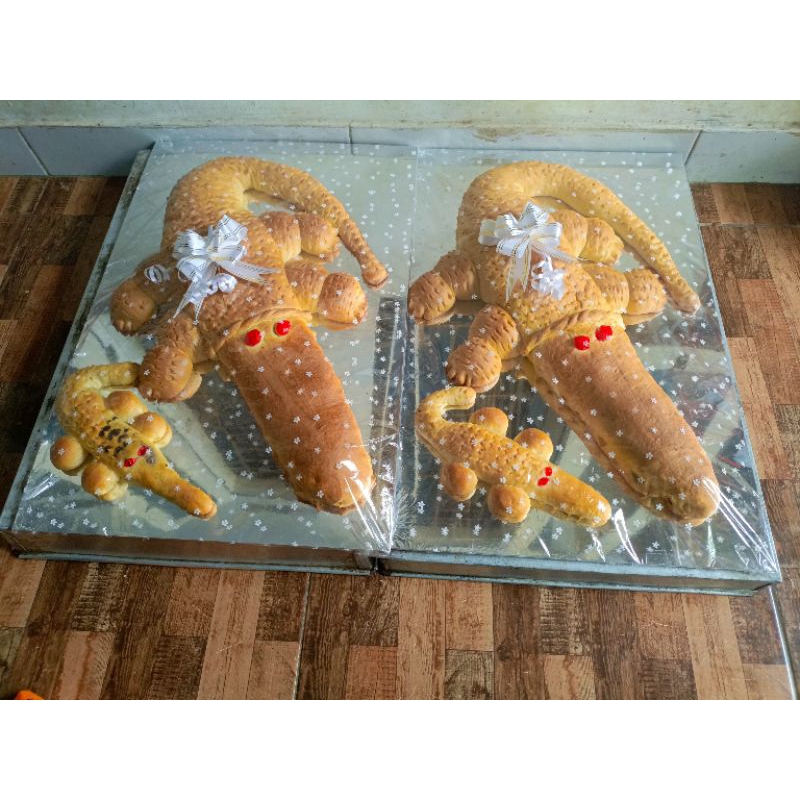 

RB22 roti buaya (rotimanis) seserahan 4 buaya panjang 65cm x 40cm dapet 2 papan buaya, fresh