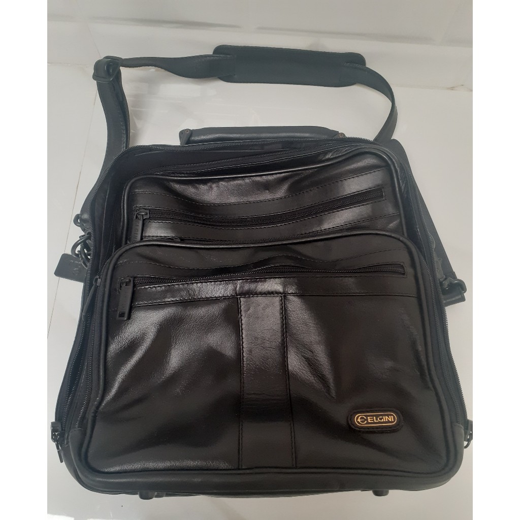 Tas Selempang Pria Warna Hitam Bertuliskan Elgini – Preloved