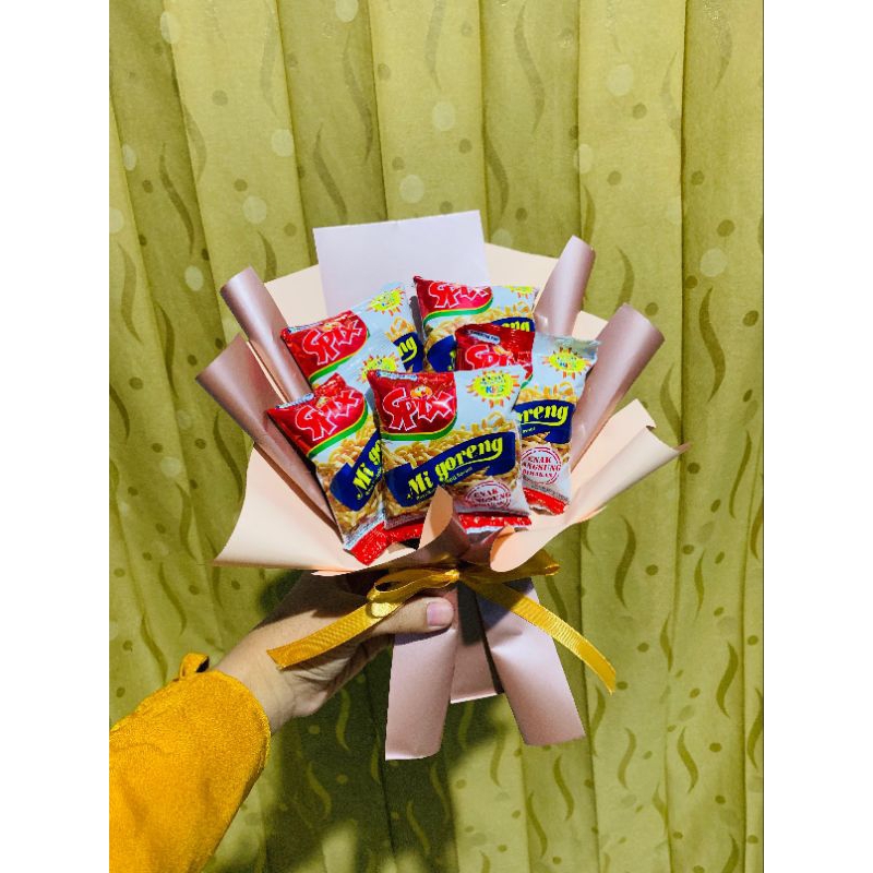 

buket wisuda murah/ buket snack/ buker topper /buket custom / buket bunga