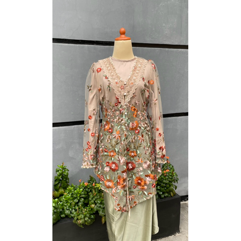 SEWA KEBAYA LAMARAN WISUDA Astari by Jaleela (MOHON BACA KETERANGAN TERLEBIH DAHULU)