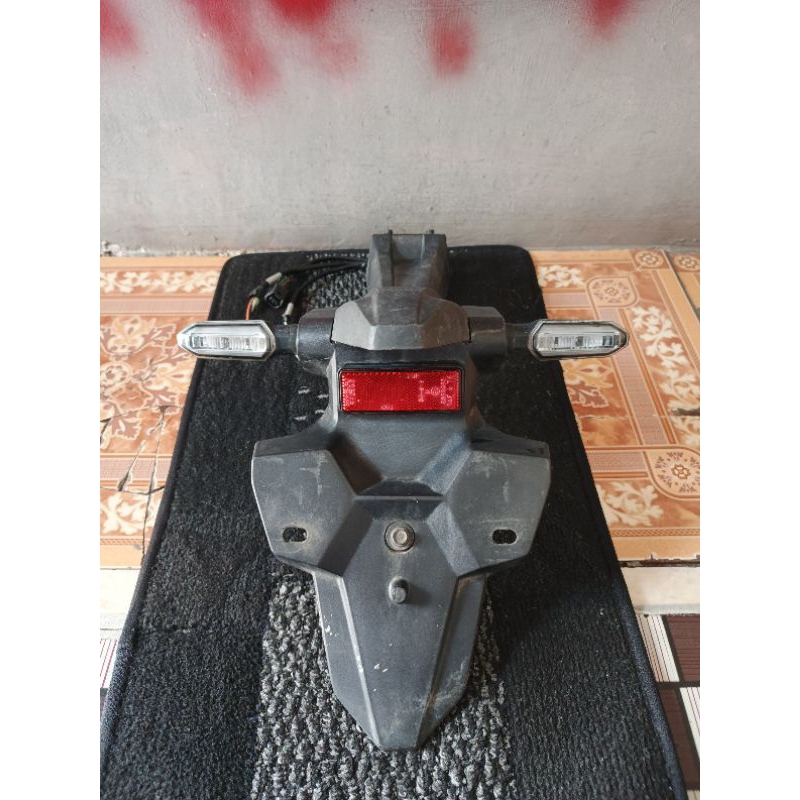Spakbor belakang set lampu sein Cbr 150 R led original copotan