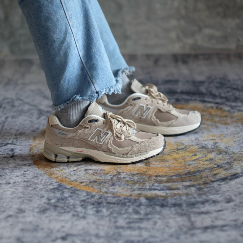 New Balance 2002r Protection Cream Dirtwood