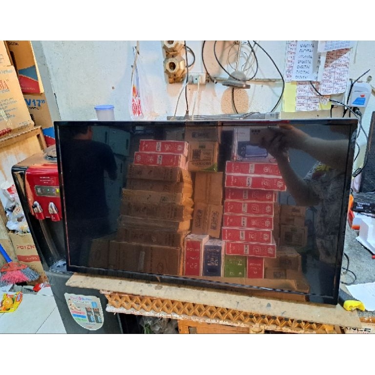 KODE D34F TV LED DIGITAL Weyon sakura FULL HD 17192227332 inch tanpa stb