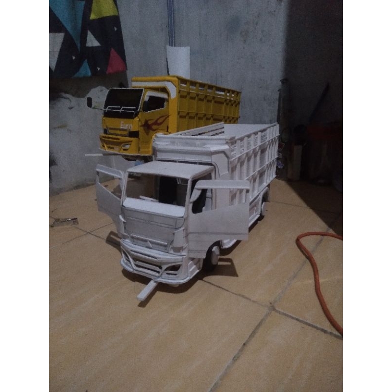 miniatur truk canter skala 14 polosan murah