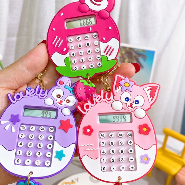 

FG2 EGKalkulator Mini Motif Lotso kuromi Saku Portable Untuk Kantor Gantungan Kunci Kalkulator Kurome Permainan LabirinEghrerr