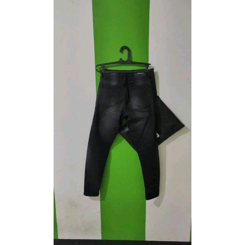 uprise black cobra size 28