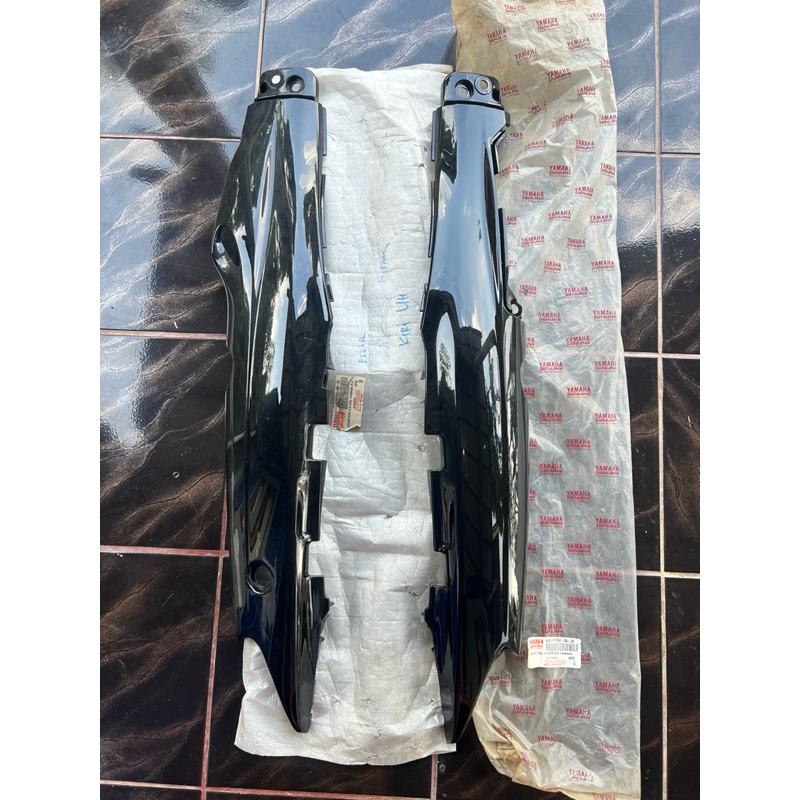 COVER BODI BODY BELAKANG FIZR F1ZR VEGA R LAMA HITAM ORIGINAL 1Set