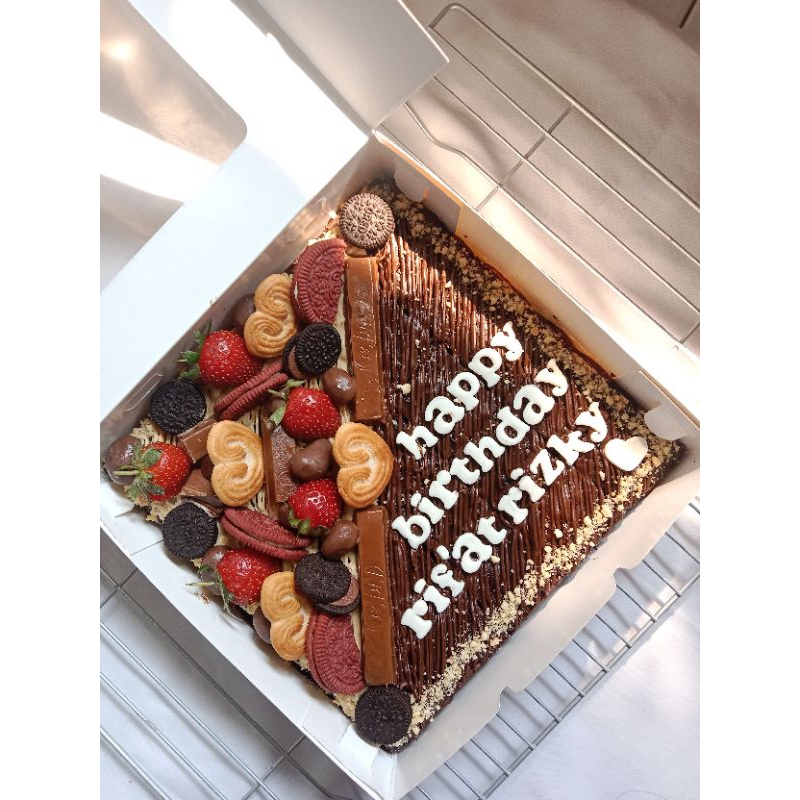 

Fudge Brownies Special Greetings | Brownies Ulang Tahun | Brownies Ucapan Ukuran 20 x 20
