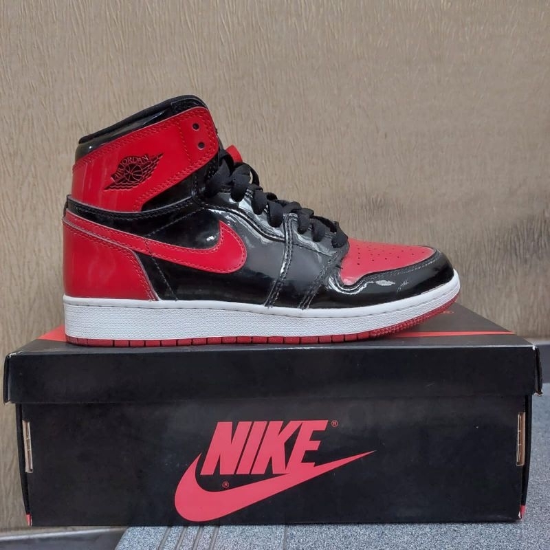 Preloved / Sneakers Second Wanita Air Jordan 1 Retro High OG GS Black/Varsity Red-White