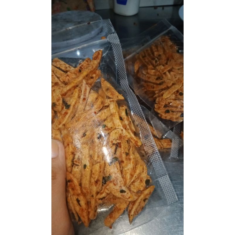 

basreng pedas daun jeruk ukuran 250gr