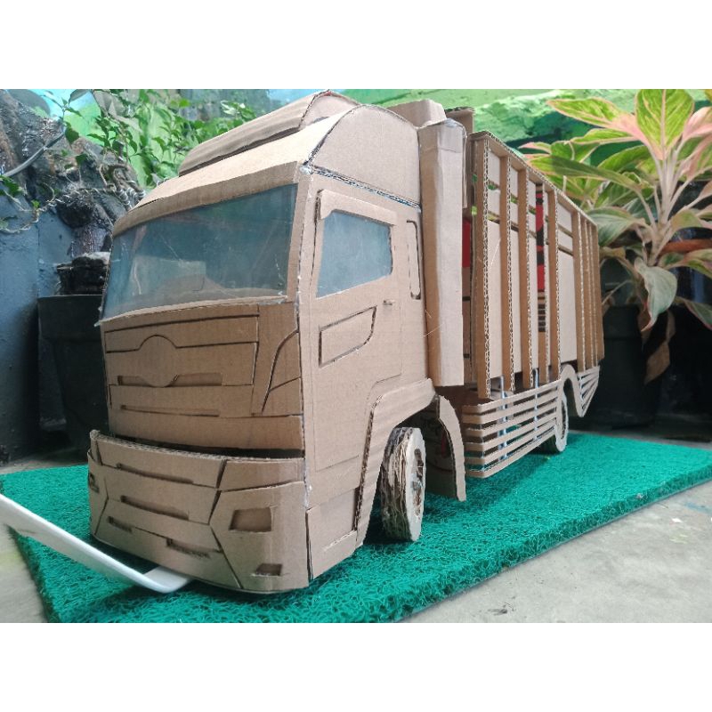 miniatur truk dari kardus