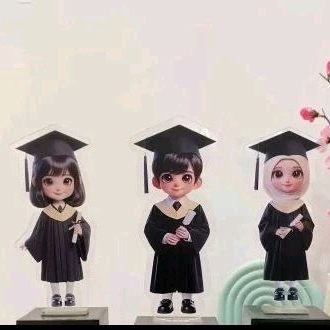 piala wisuda cewek/cowok akrilik