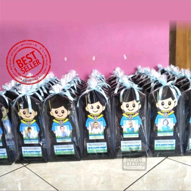 PLAKAT WISUDA PAUD KB TK SD - PLAKAT KAYU WISUDA, VANDEL WISUDA, AKHIRUSSANAH MAREV CREATIVE