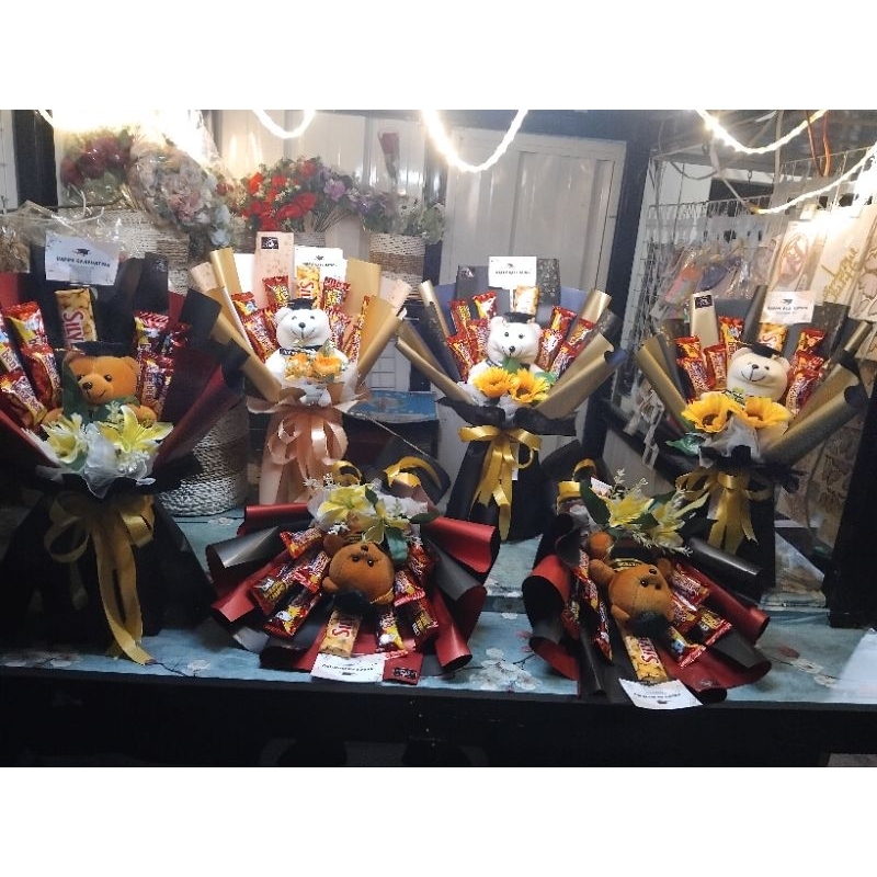 Buket Boneka Wisuda & Snack / Chocolate Silverqueen by L'Puspa Bouquet & Hampers