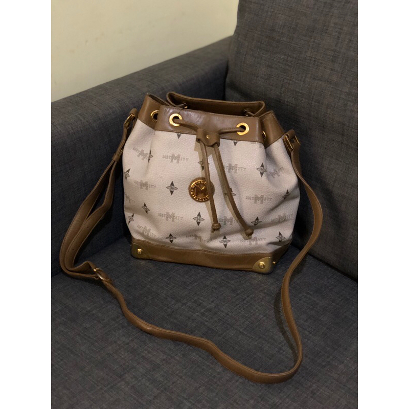 metrocity bucket bag