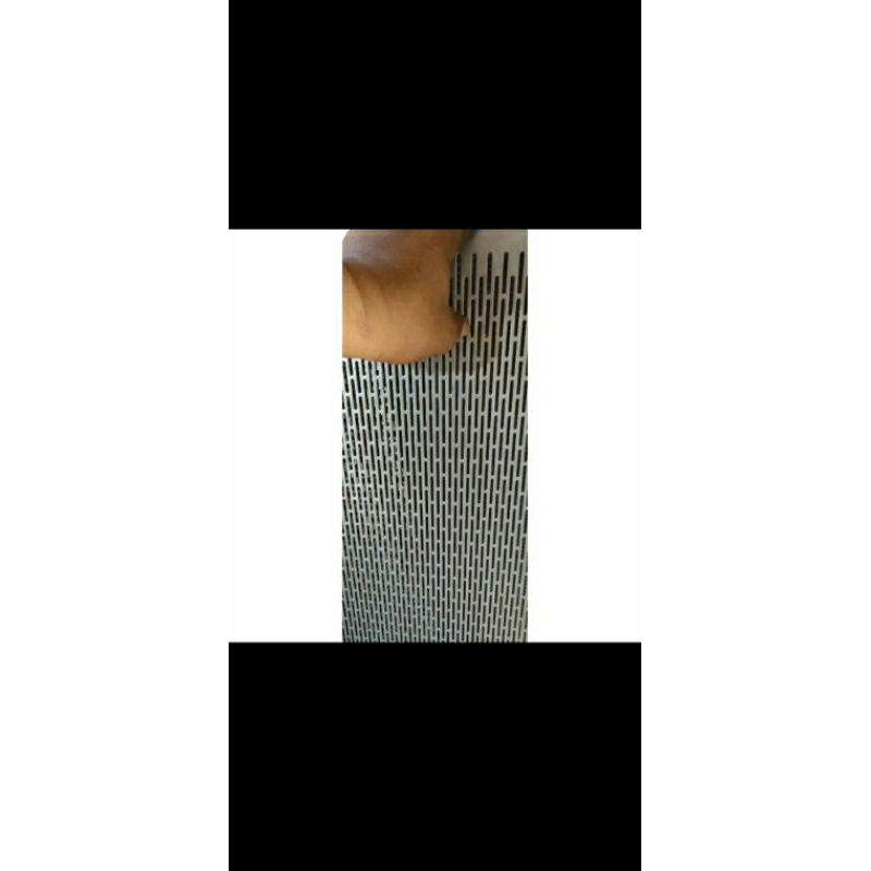 Plat besi Lubang Motif Kapsul sarangan besi kapsul lubang 2,5x30 mm tebal 1,2mm UK.1x2m