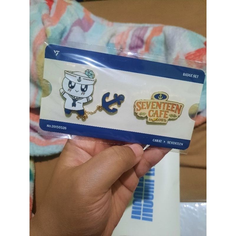 Seventeen cafe in Seoul Bongbongie Badge Set