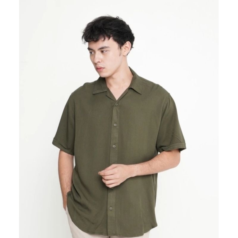 [NEW] Kemeja Lengan Pendek Hijau Army Pria Wanita Erigo Short Shirt Othieno Rayon Army - L