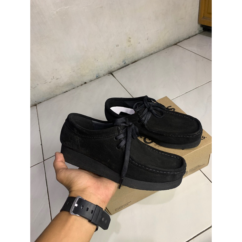 clarks wallabees black