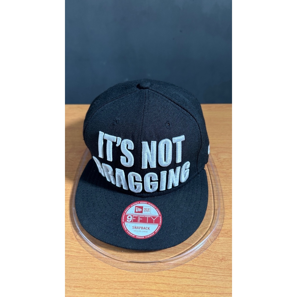 Topi New Era x Muhammad Ali Scripted "Its not bragging" 9fifty Medium - Large