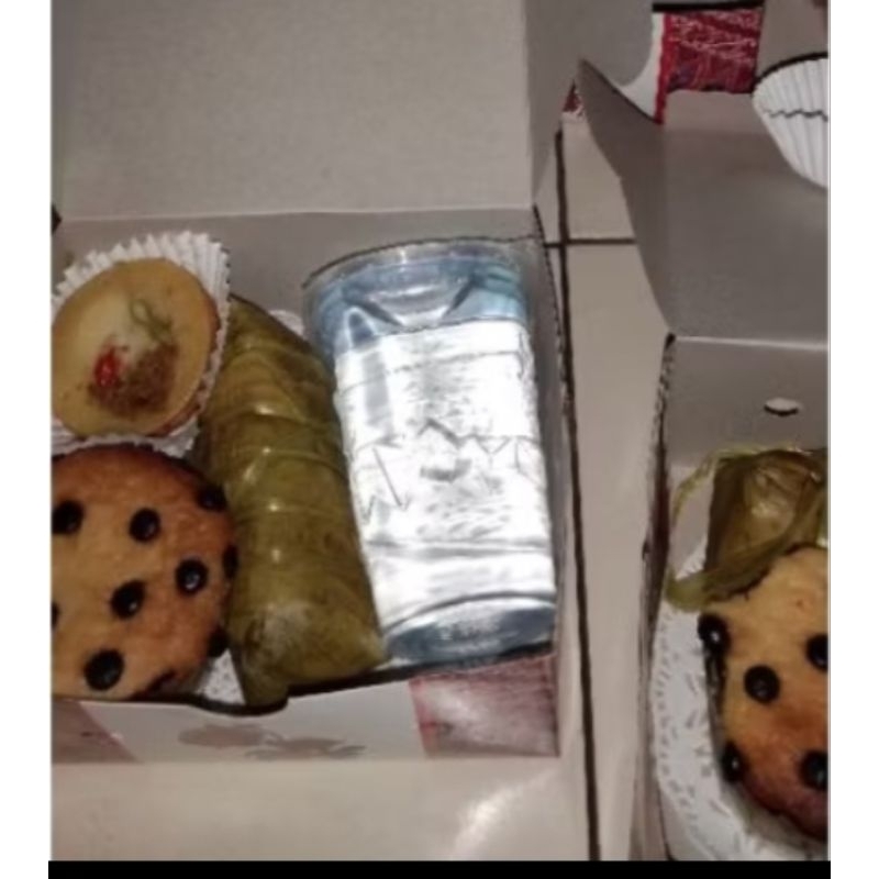 

Snack kotak isi 3 + air termurah,enak