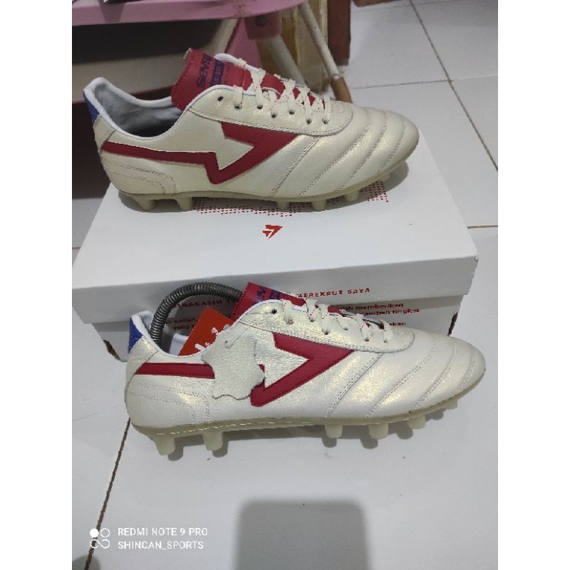 SEPATU BOLA SEVSPO MAESTRO ZS LEA (size 39)