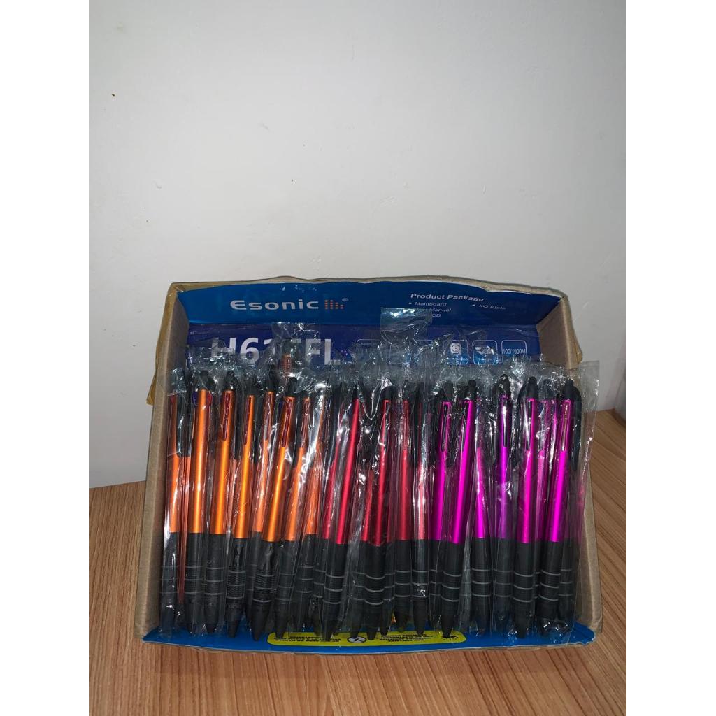 

Pulpen Metalic Tiga Warna 3in 1 // Bolpoin Tiga Warna (Merah, Biru, Hitam)
