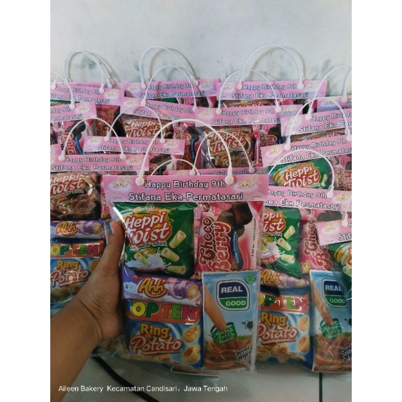 

Bingkisan jajan ulang tahun/Paket Snack ultah/jajan ultah/paket jajan ultah Semarang /paket Snack