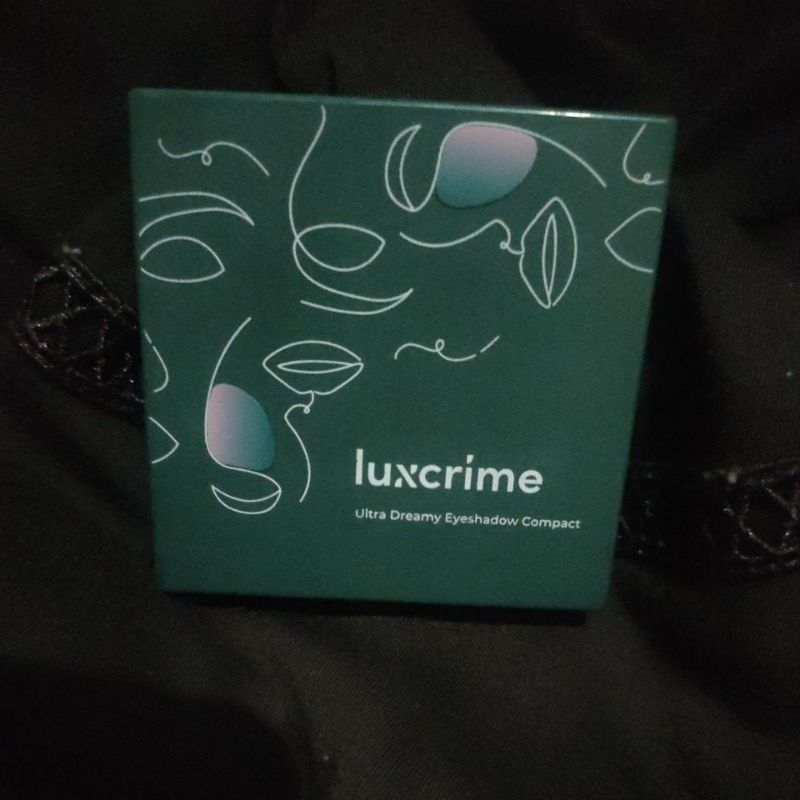 Preloved Luxcrime Ultra Dreamy Eyeshadow Compact