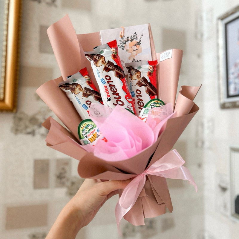 

(Ready) Buket Coklat Kinder Joy & Bueno | Chocolate Flower Bouquet | Buket Wisuda