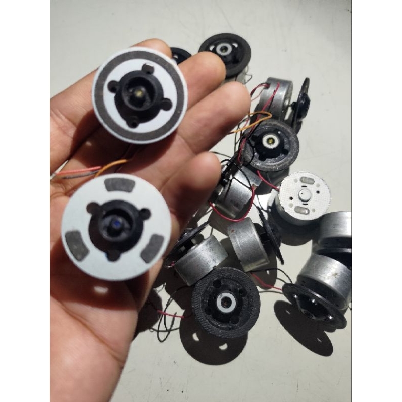 Dinamo Layangan RF 300 Bertopi