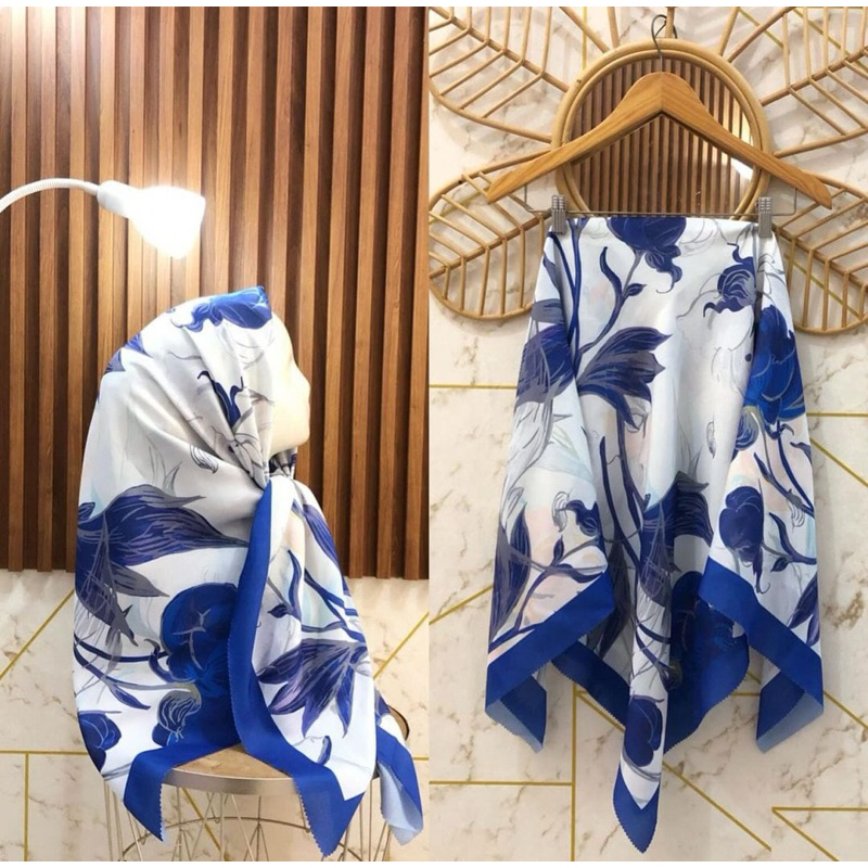 HIJAB MOTIF FLORAL BIRU PUTIH VOAL MOTIF /SEGI EMPAT /VIRAL/KEKINIAN /SUBLIME