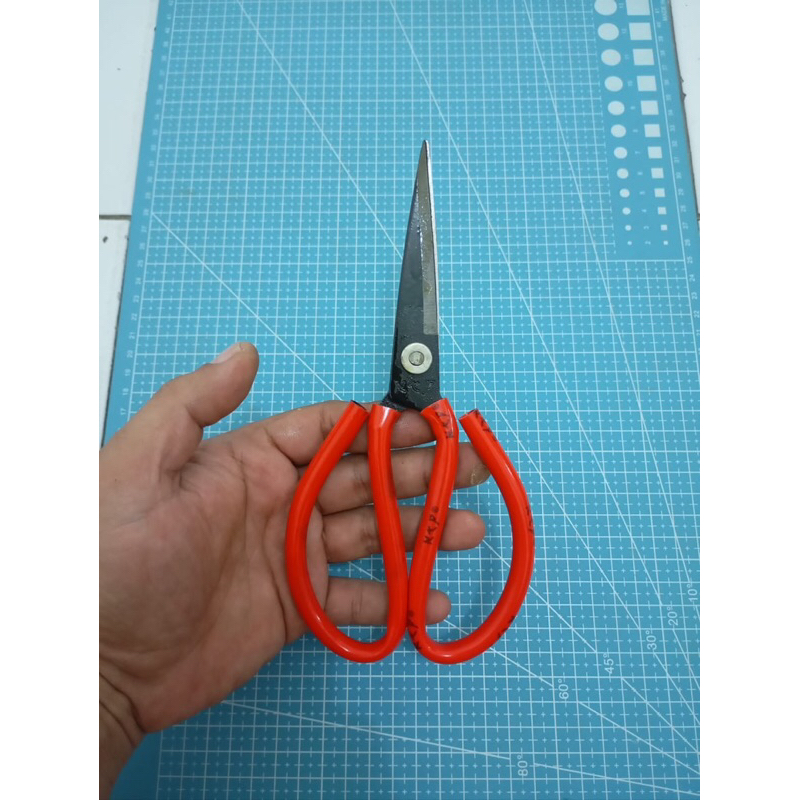 

GUNTING KODOK SERBAGUNA / GUNTING KAIN / TAILORS SCISSORS