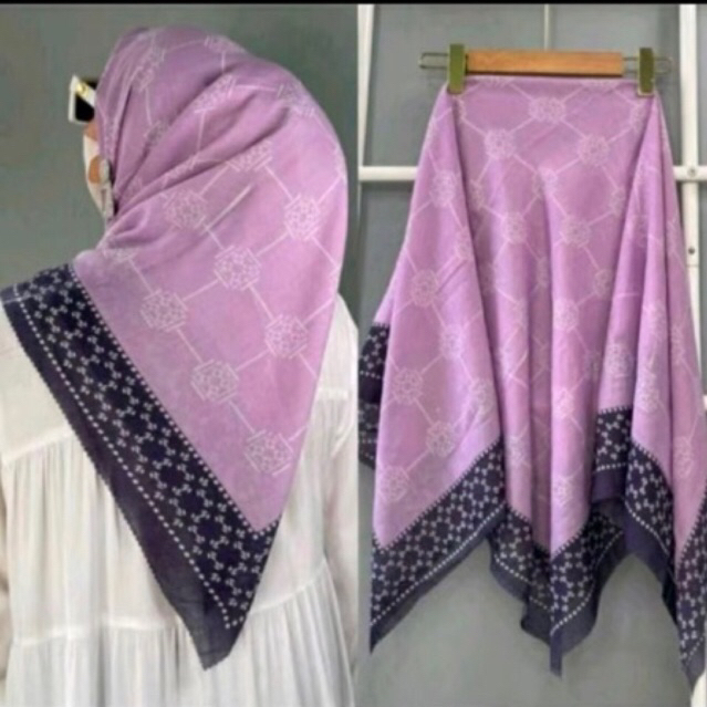 Hijab Voal Segi Empat Motif Printing Premium Luna Lilac