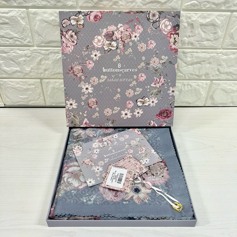 NEW BS Buttonscarves Blume Sarah Sofyan Blue Shadow