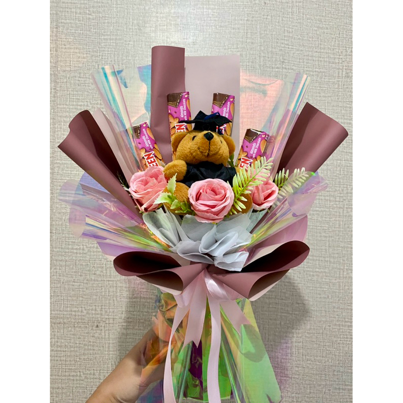Bucket wisuda boneka coklat