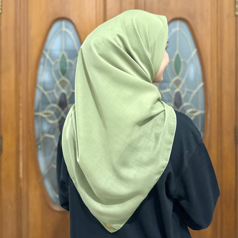 qaireen.looks - Hijab / Jilbab Segiempat Voal Premium Polos - Sage Green