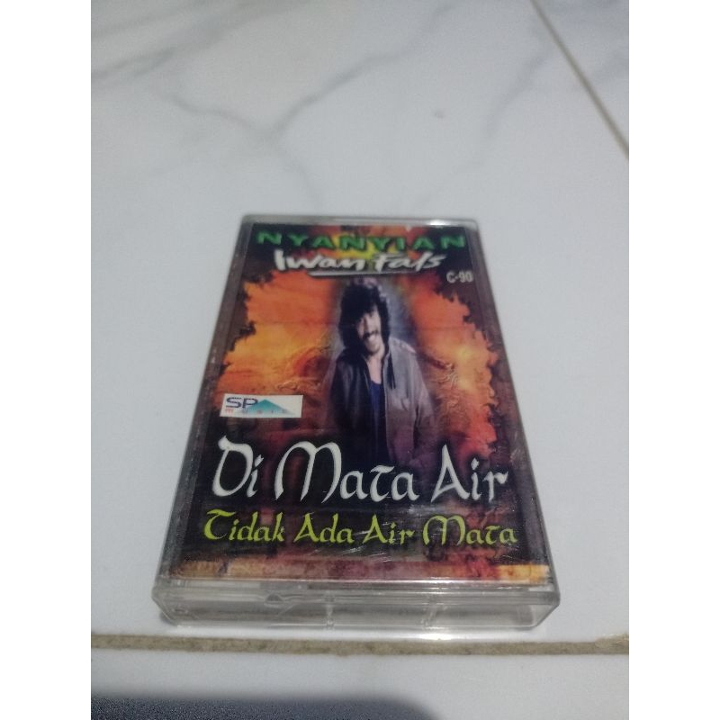 kaset Iwan fals nyanyian Dimata air tidak ada air mata