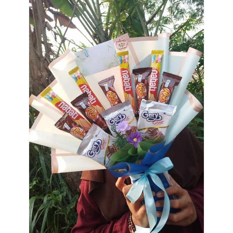 

Buket snack murah Buket Graduation Wisuda sempro Ulang tahun anniversary Valentine khitan hadiah kado cowok cewek snack coklat wafer