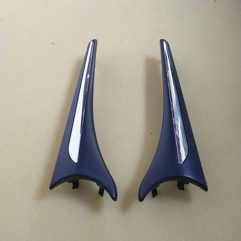 Garnis list grill depan mobil toyota rush lama tahun 2010 53124-TA025