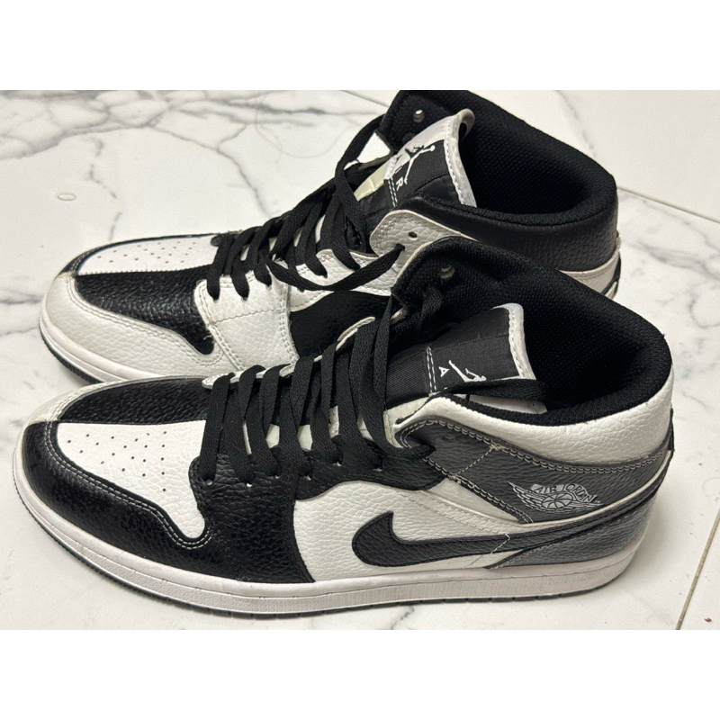 sepatu aj joker hitam putih mid size 43