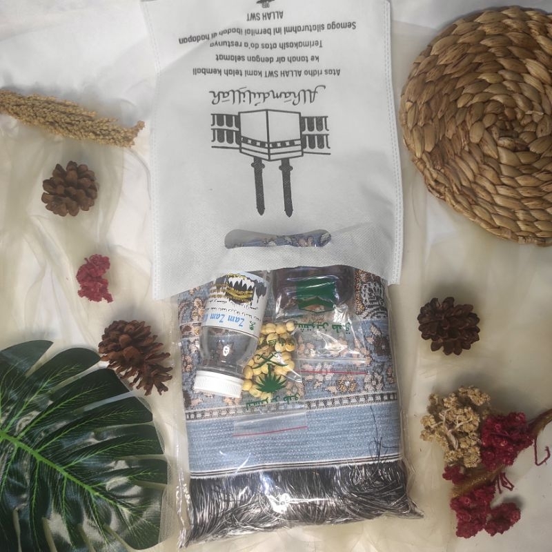 

tas oleh oleh haji dan umroh bahan spunbond ukuran 20x25 cm