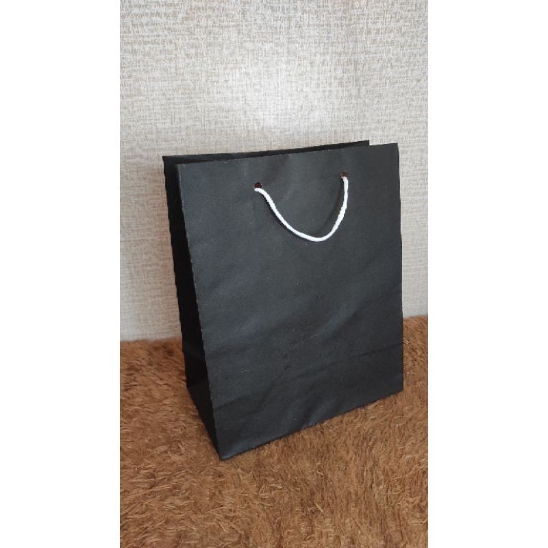 

Paperbag Hitam uk 20x10x25
