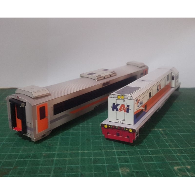 Papercraft Kereta Api Indonesia KAI CC201 plus Gerbong