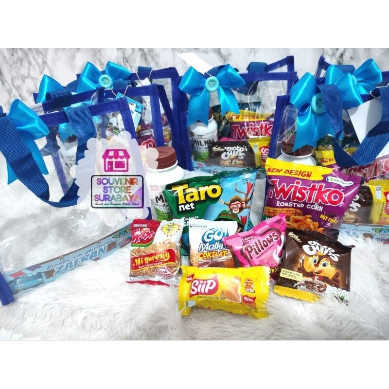 

Paket Tas Mika Plus snack Murah || Hampers snack Tas dan isi || Paket ulang tahun murah || Goodibag mika Tas mika 20x20cm || Tas Mika transparan || Hampers snack || Parcel Surabaya