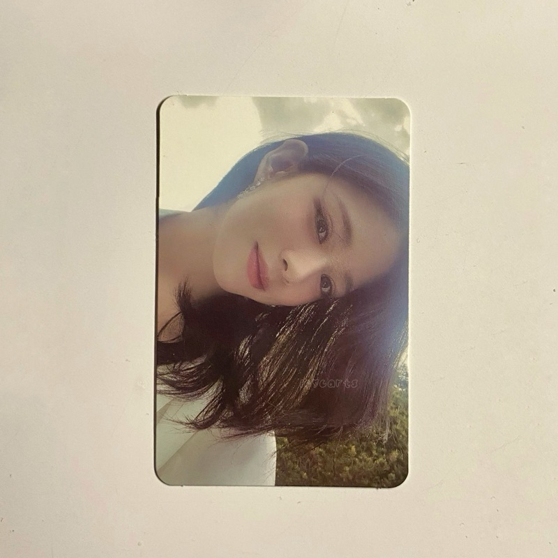chaeyoung fromis_9 memento box fomb photocard