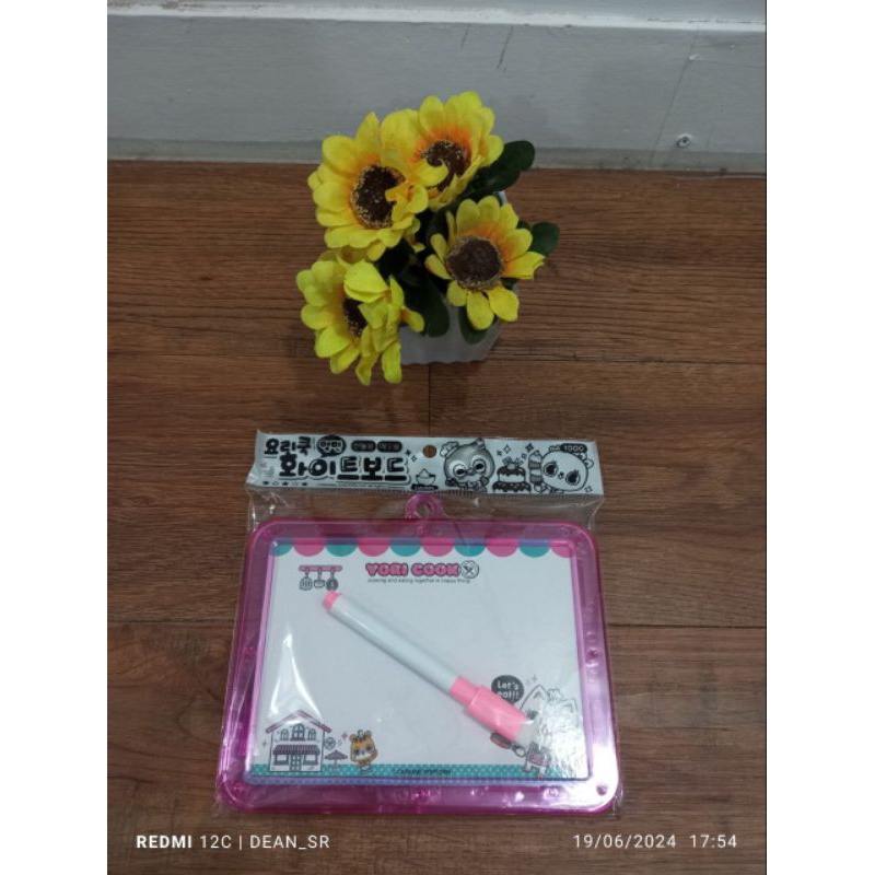 

Papan Tullis Anak Hello Kitty dan Persegi